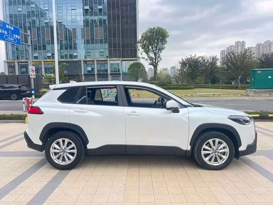 Toyota Corolla Sharp amplifier