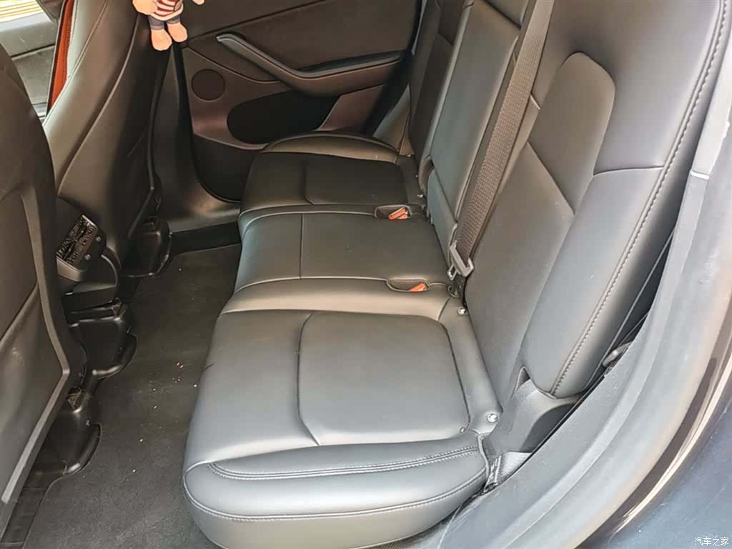 Tesla Model Y, 2024 17