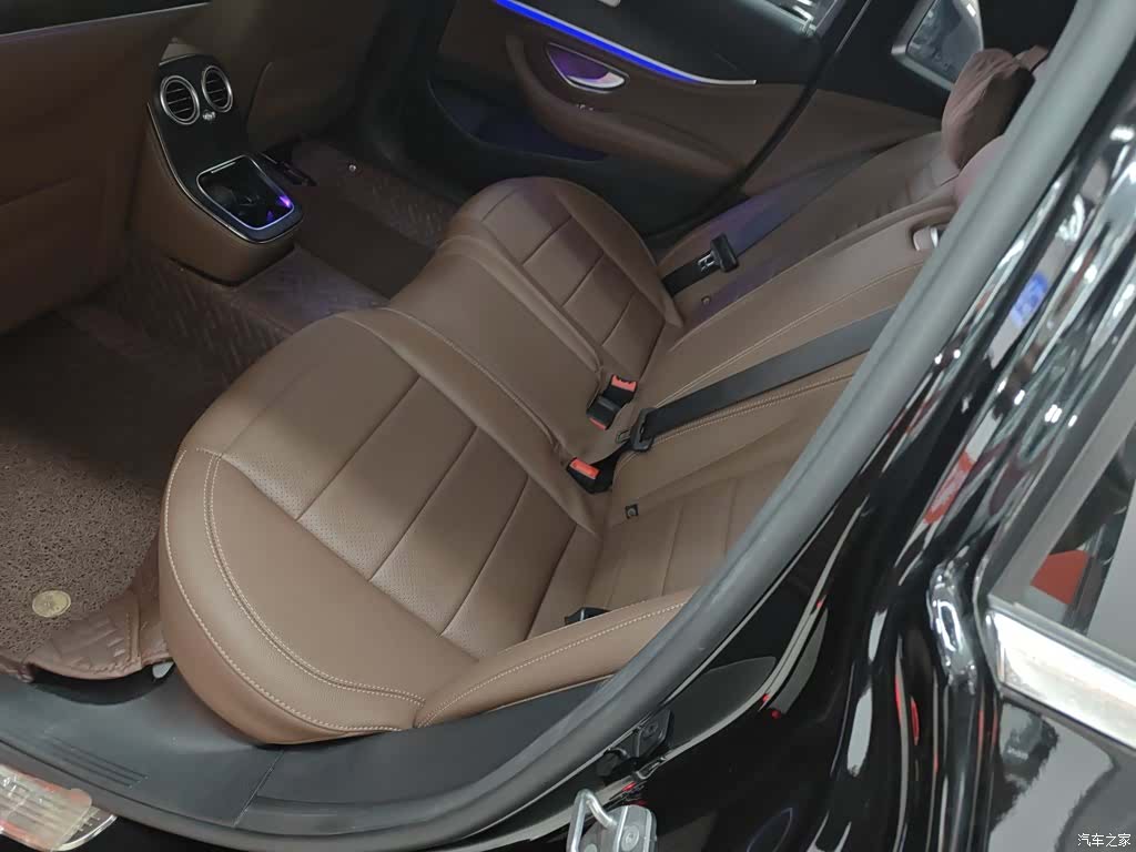 Mercedes-Benz E-Class, 2023 13