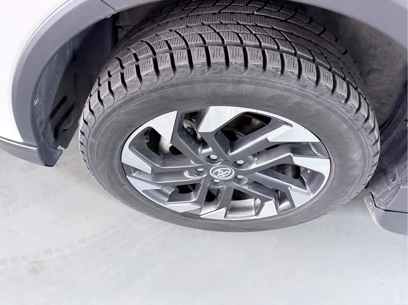 Toyota RAV4, 2018 все фото