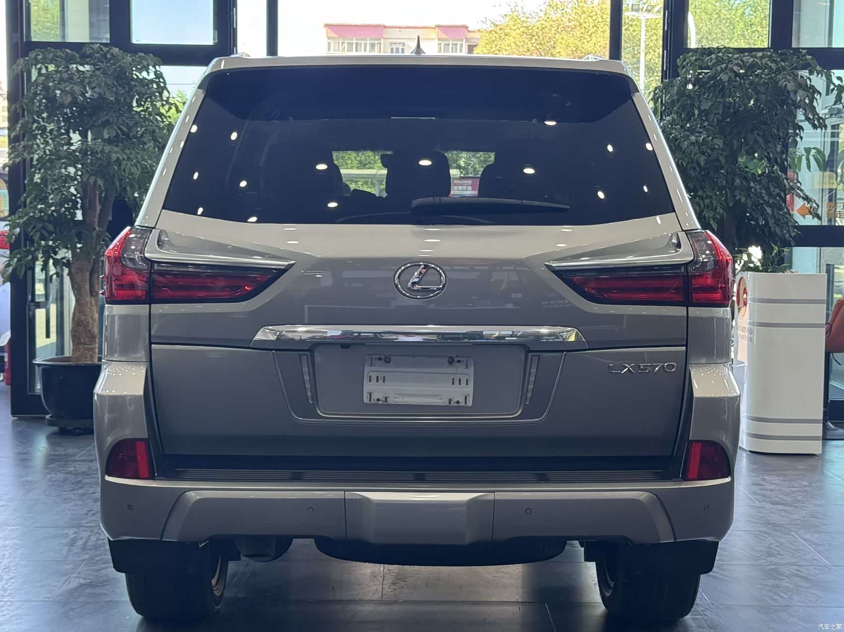 Lexus LX, 2022 15