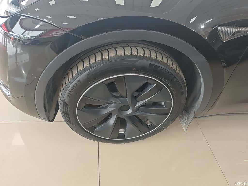Tesla Model Y, 2023 23