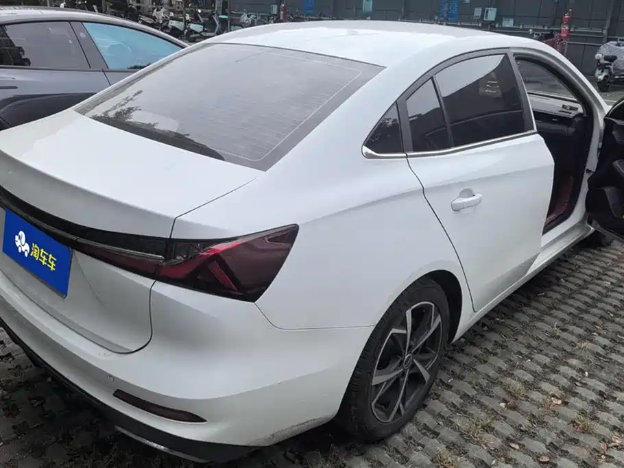 Roewe i5