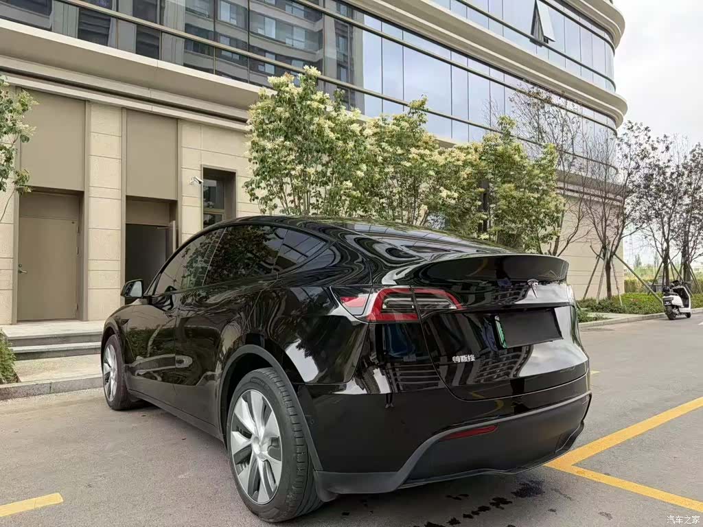 Tesla Model Y, 2023 6