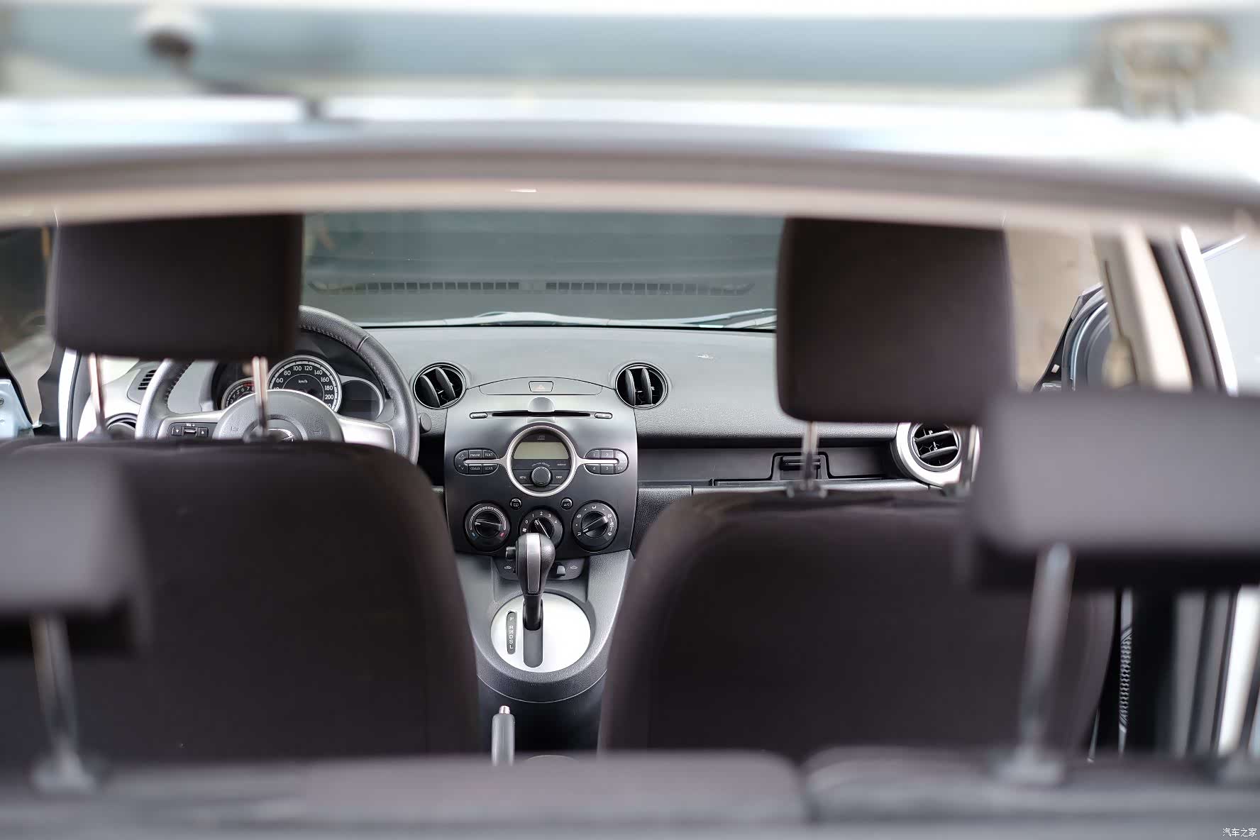 Mazda 2, 2011 32