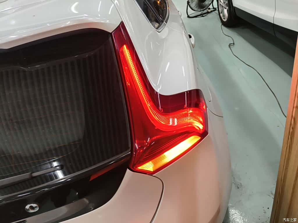 Volvo V40, 2014 24