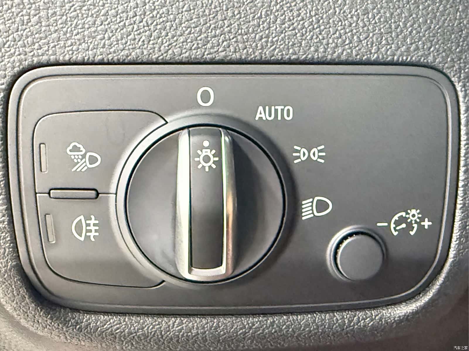 Audi Q2L, 2022 14