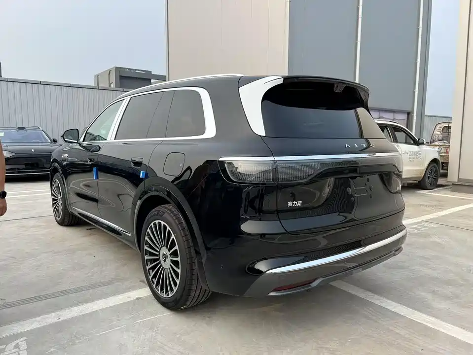 AITO Ask the world M8