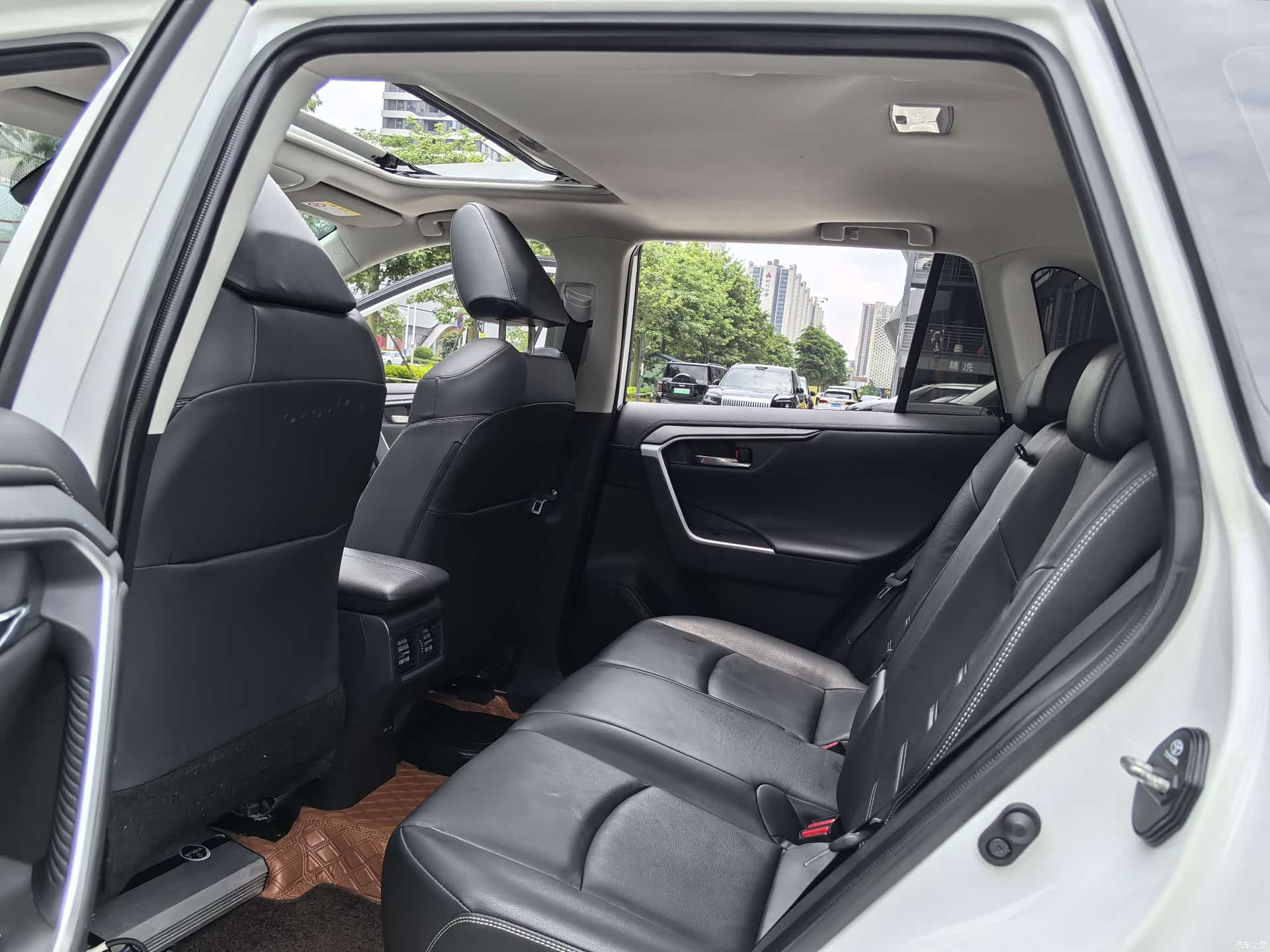 Toyota RAV4, 2021 9