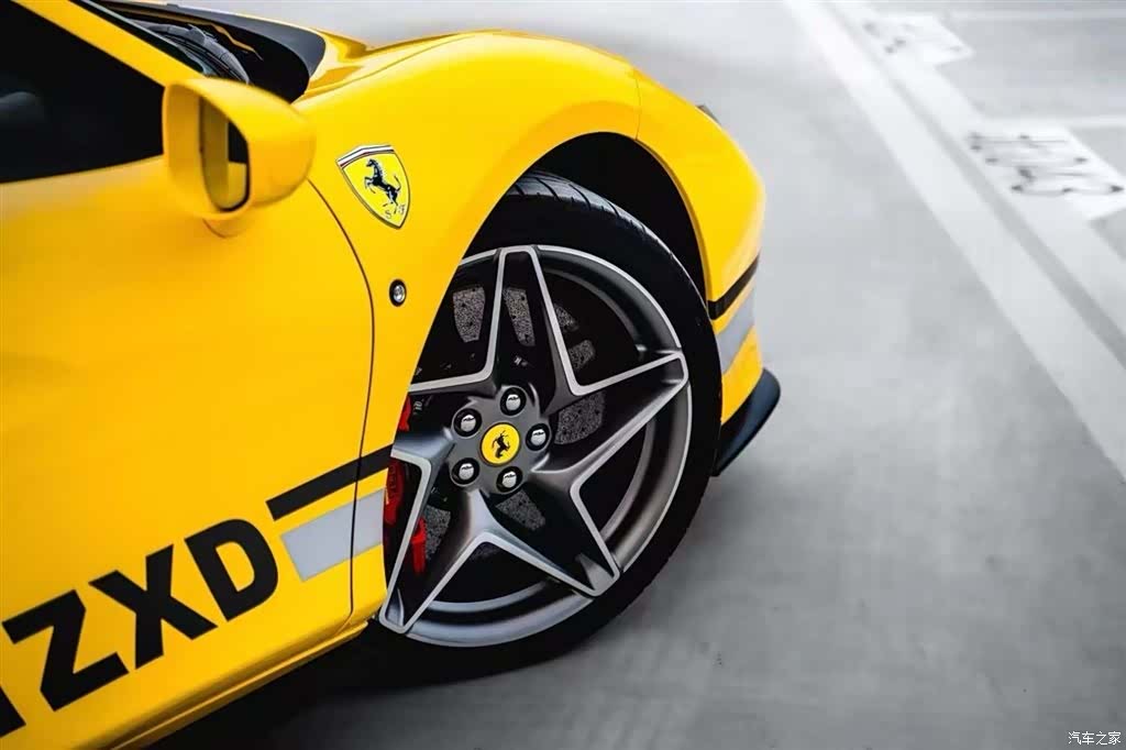 Ferrari F8, 2023 7