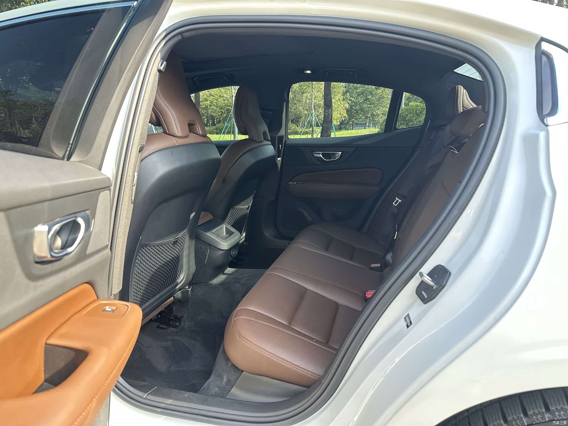 Volvo S60, 2023 все фото