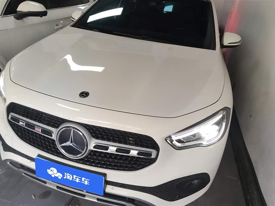 Mercedes-Benz GLA Mercedes-Benz GLA