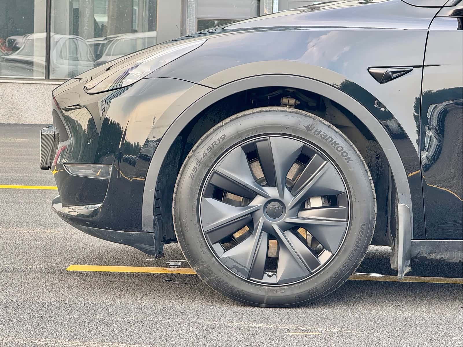 Tesla Model Y, 2023 4
