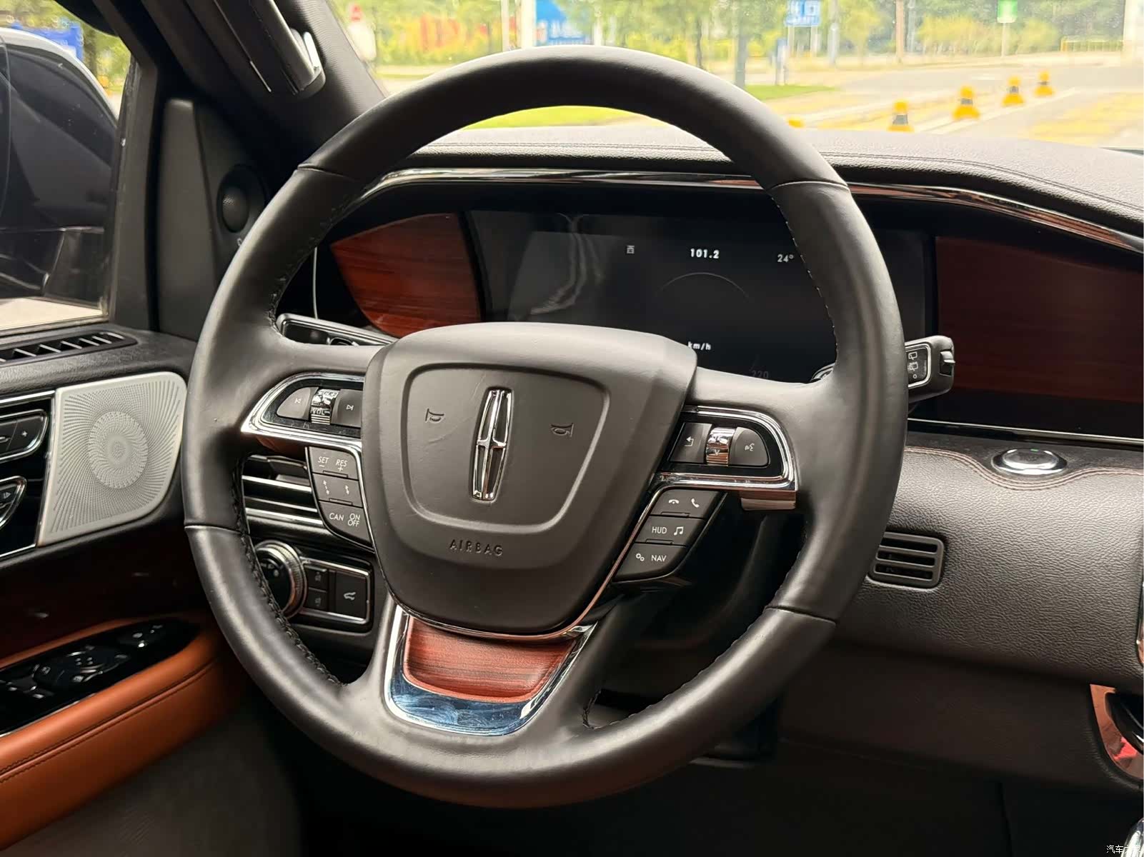 Lincoln Navigator, 2022 все фото