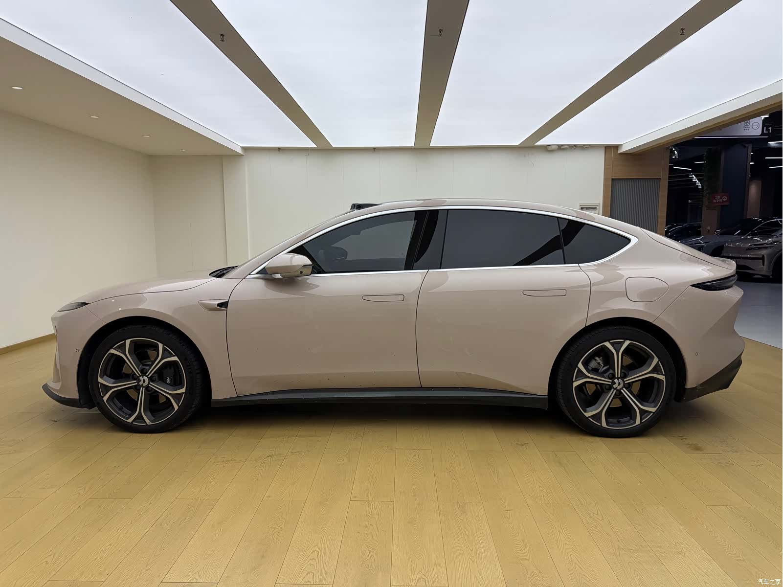 NIO ET5, 2025 10