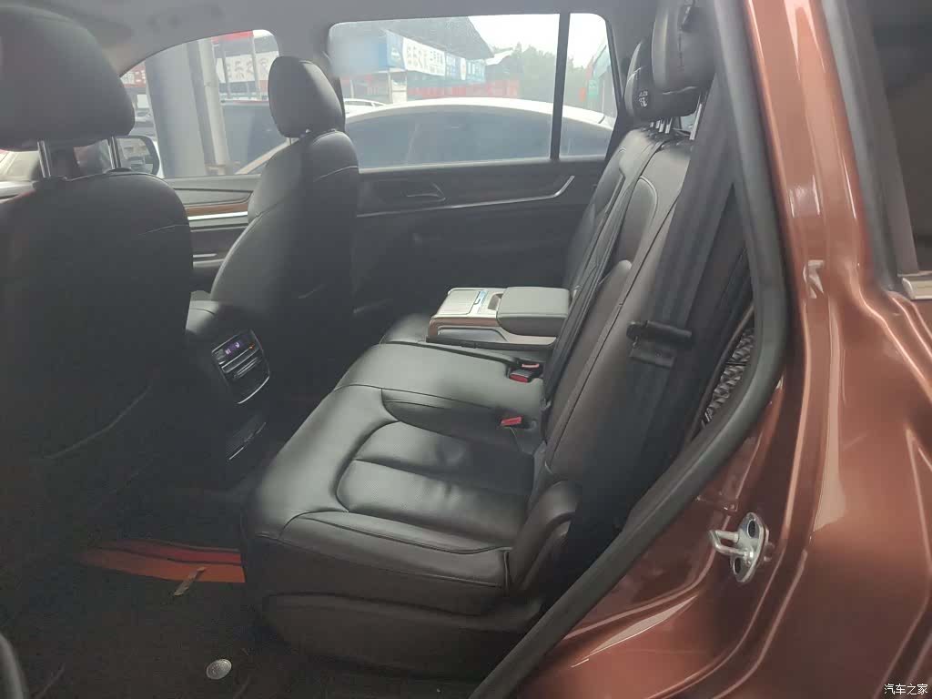 Roewe RX8, 2020 13