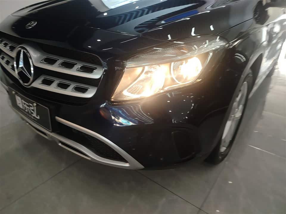 Mercedes-Benz GLA Mercedes-Benz GLA