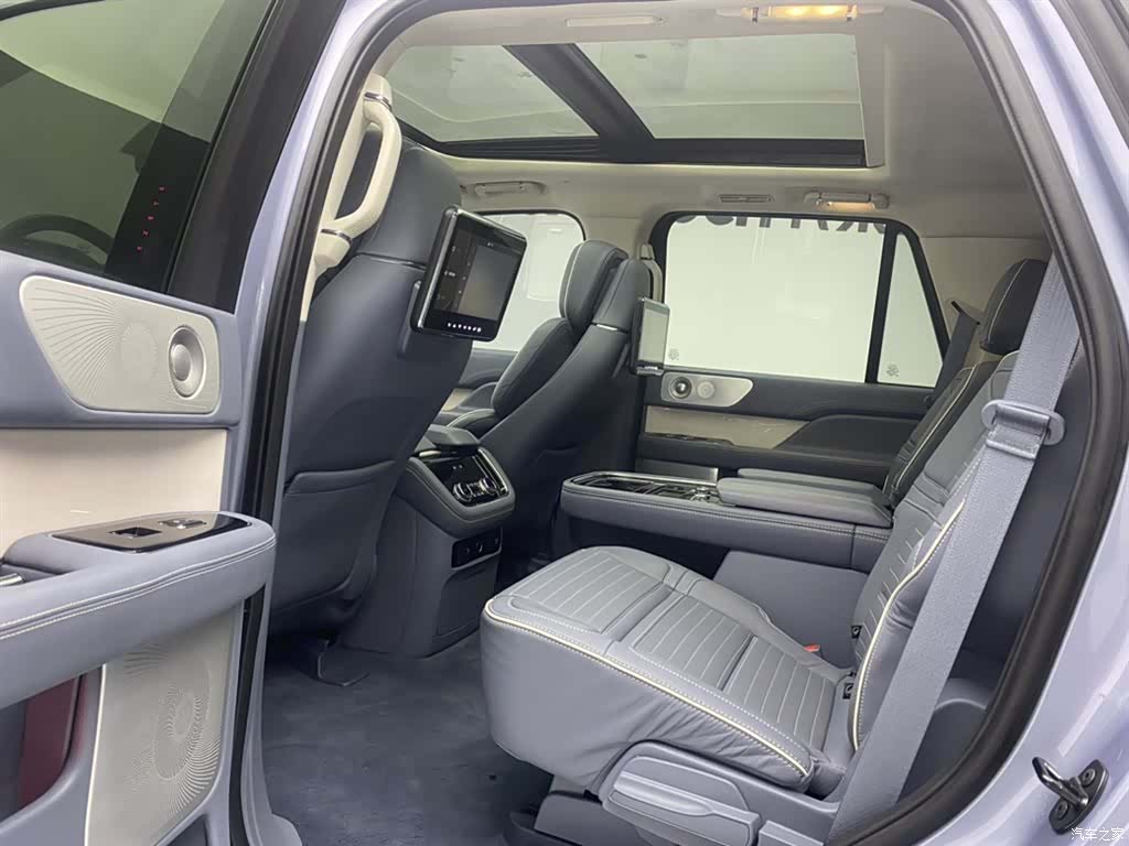 Lincoln Navigator, 2023 19