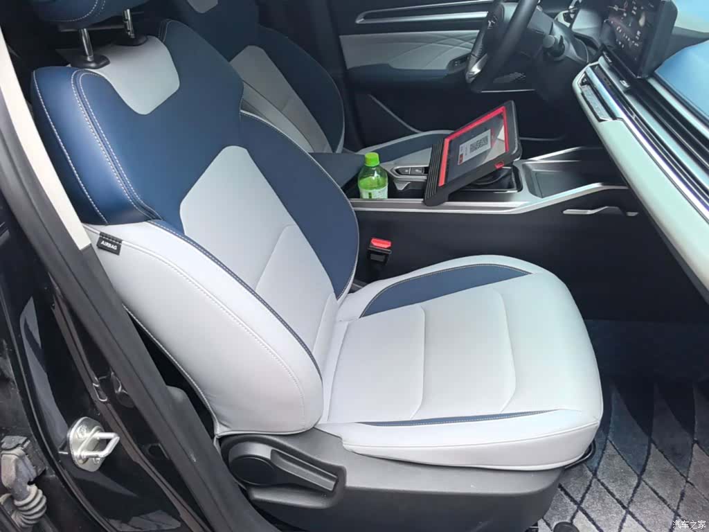 Geely Emgrand, 2023 25
