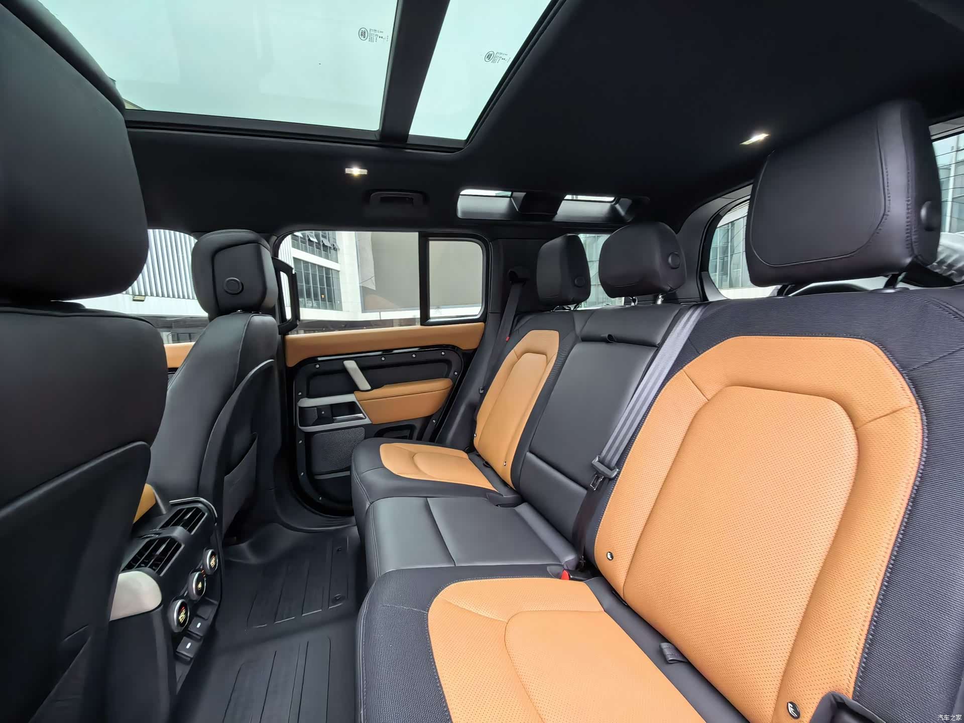 Land Rover Defender, 2024 11