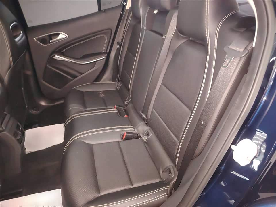 Mercedes-Benz GLA Mercedes-Benz GLA