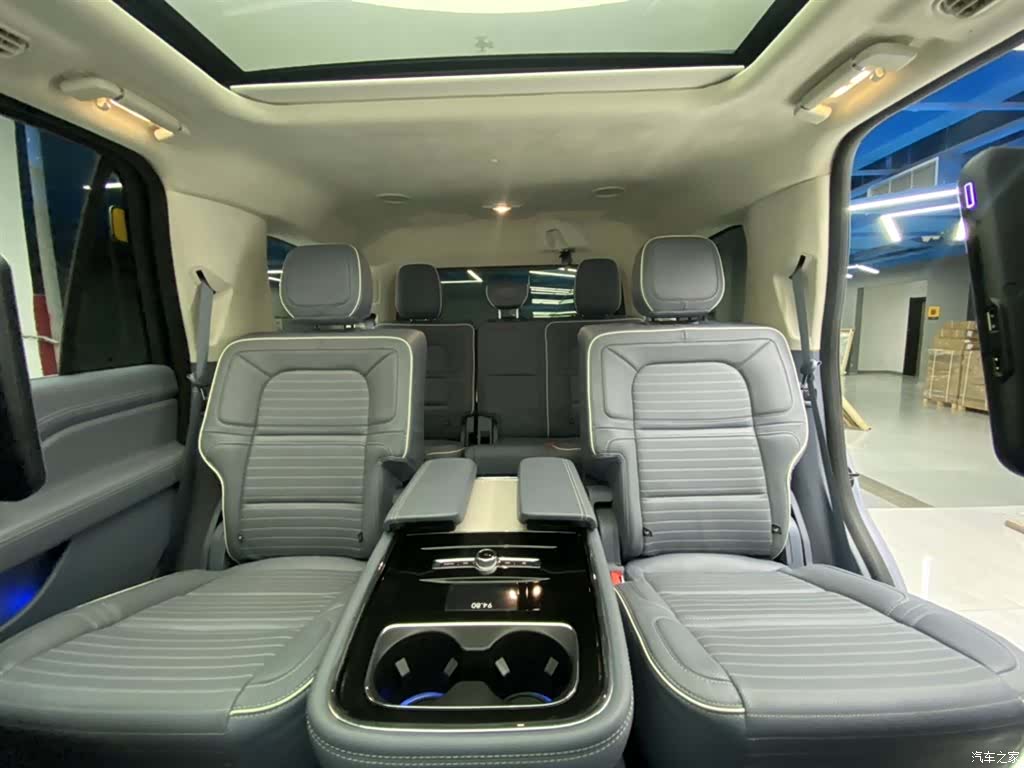 Lincoln Navigator, 2023 25