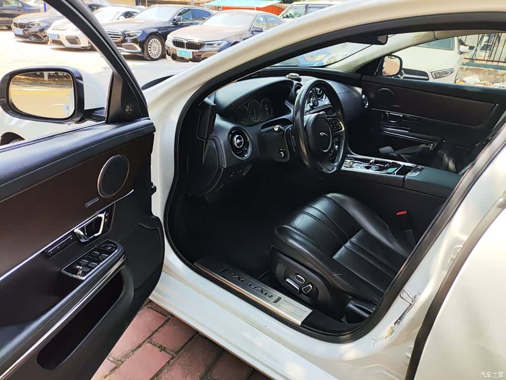 Jaguar XJ, 2016 16
