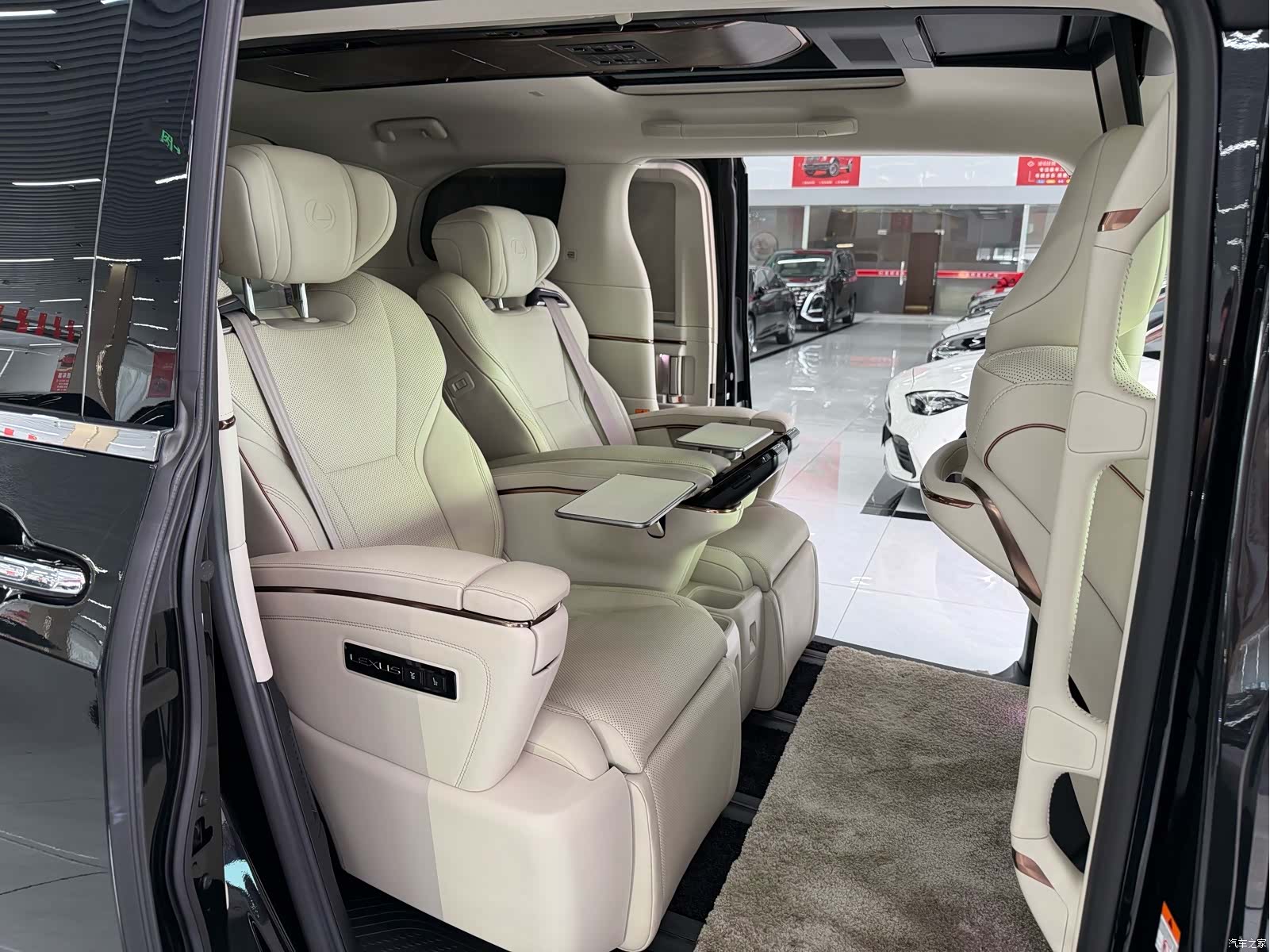 Lexus LM, 2026 7