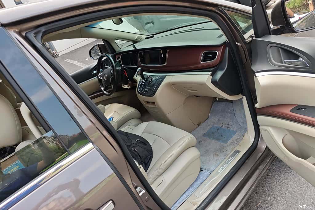 Buick GL8, 2017 8