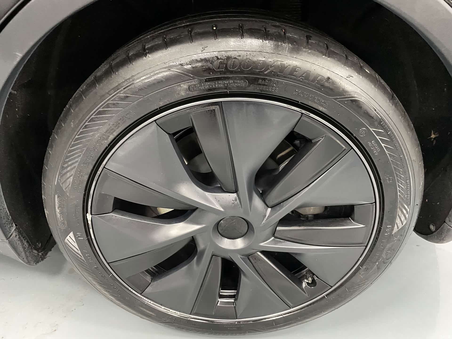 Tesla Model Y, 2023 9