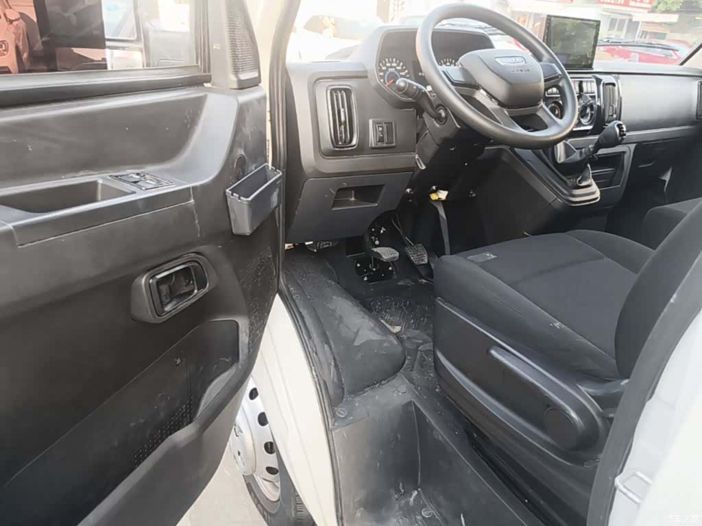 Iveco V40, 2024 9