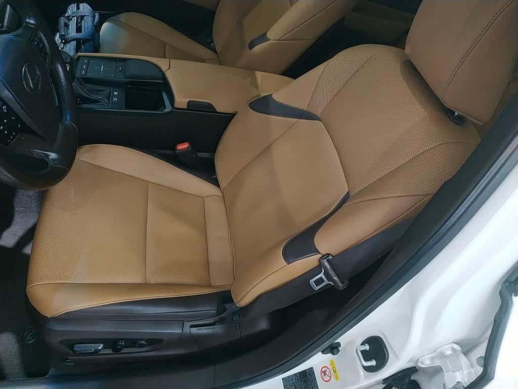 Lexus ES, 2019 11