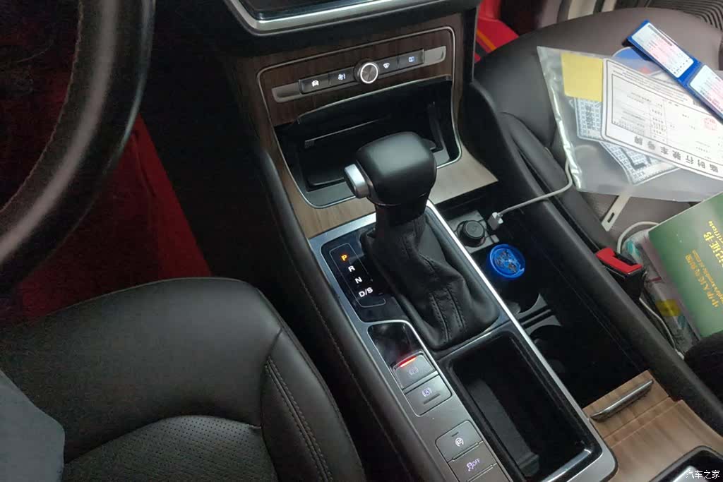 Roewe RX8, 2020 16