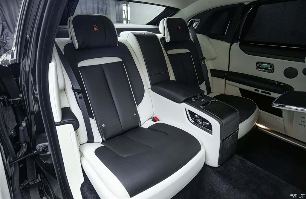 Rolls-Royce Ghost, 2022 15