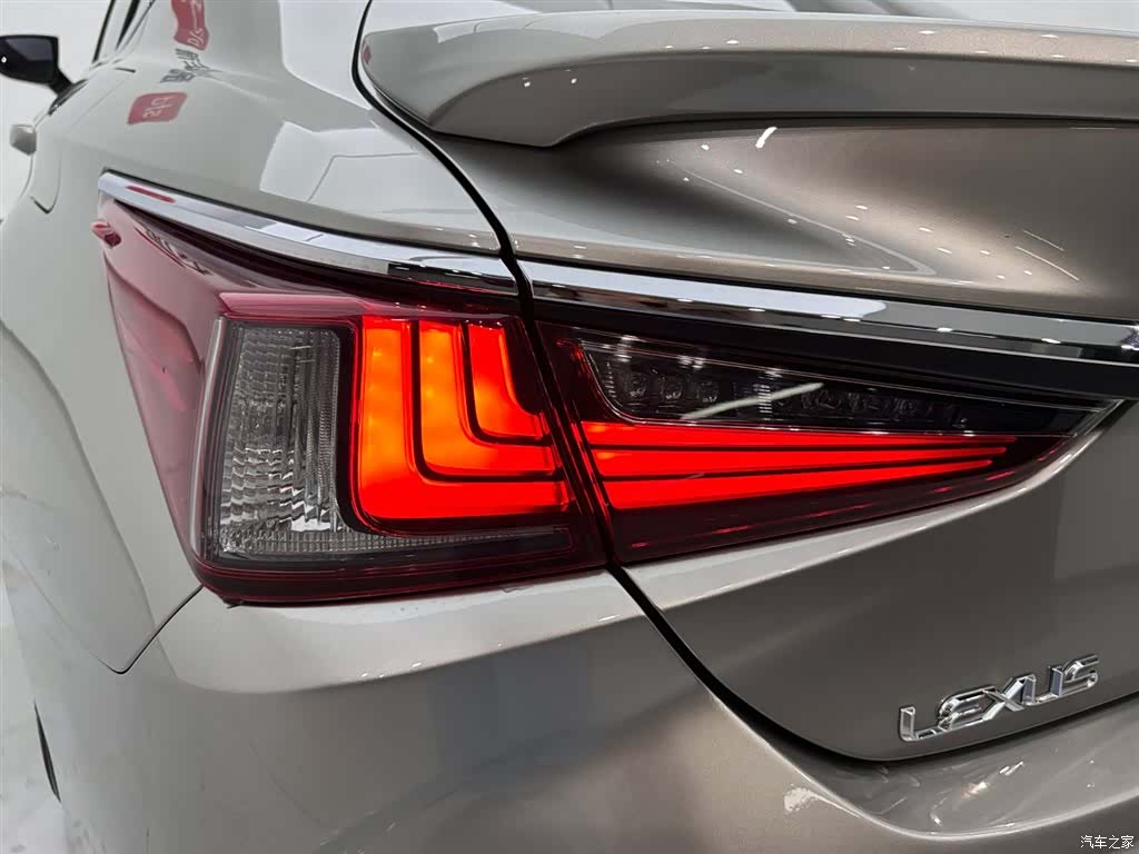 Lexus ES, 2021 28