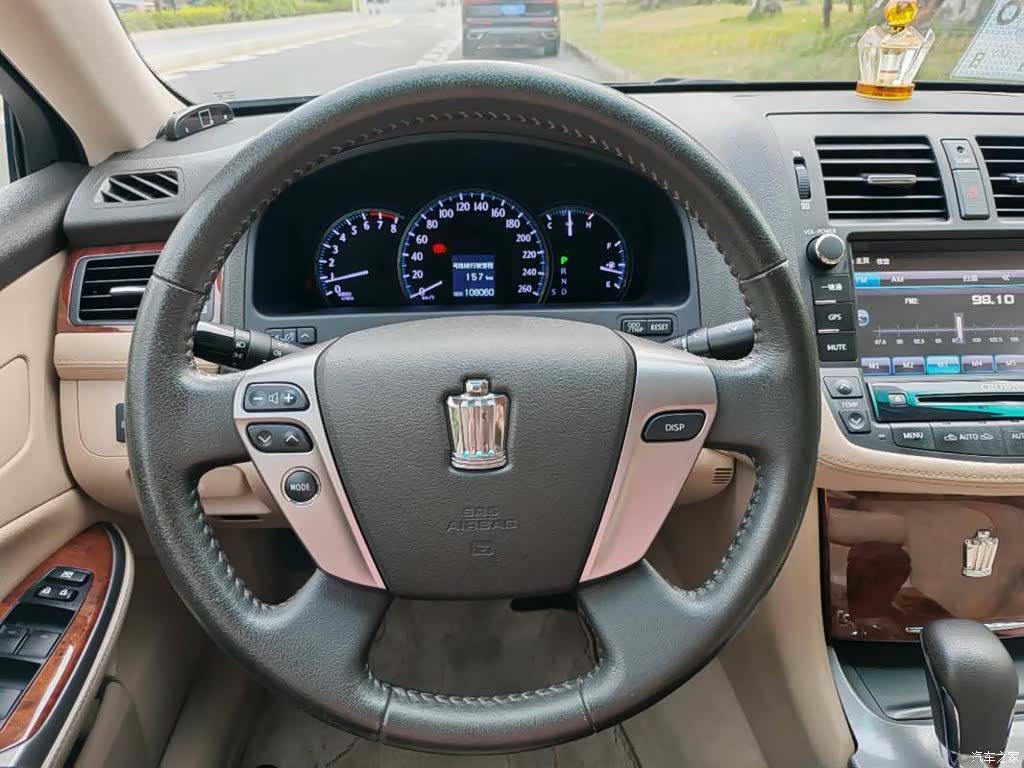 Toyota Crown, 2014 6