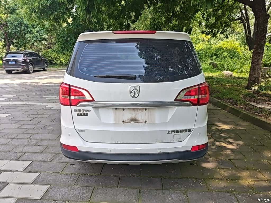 Wuling 730, 2017 6