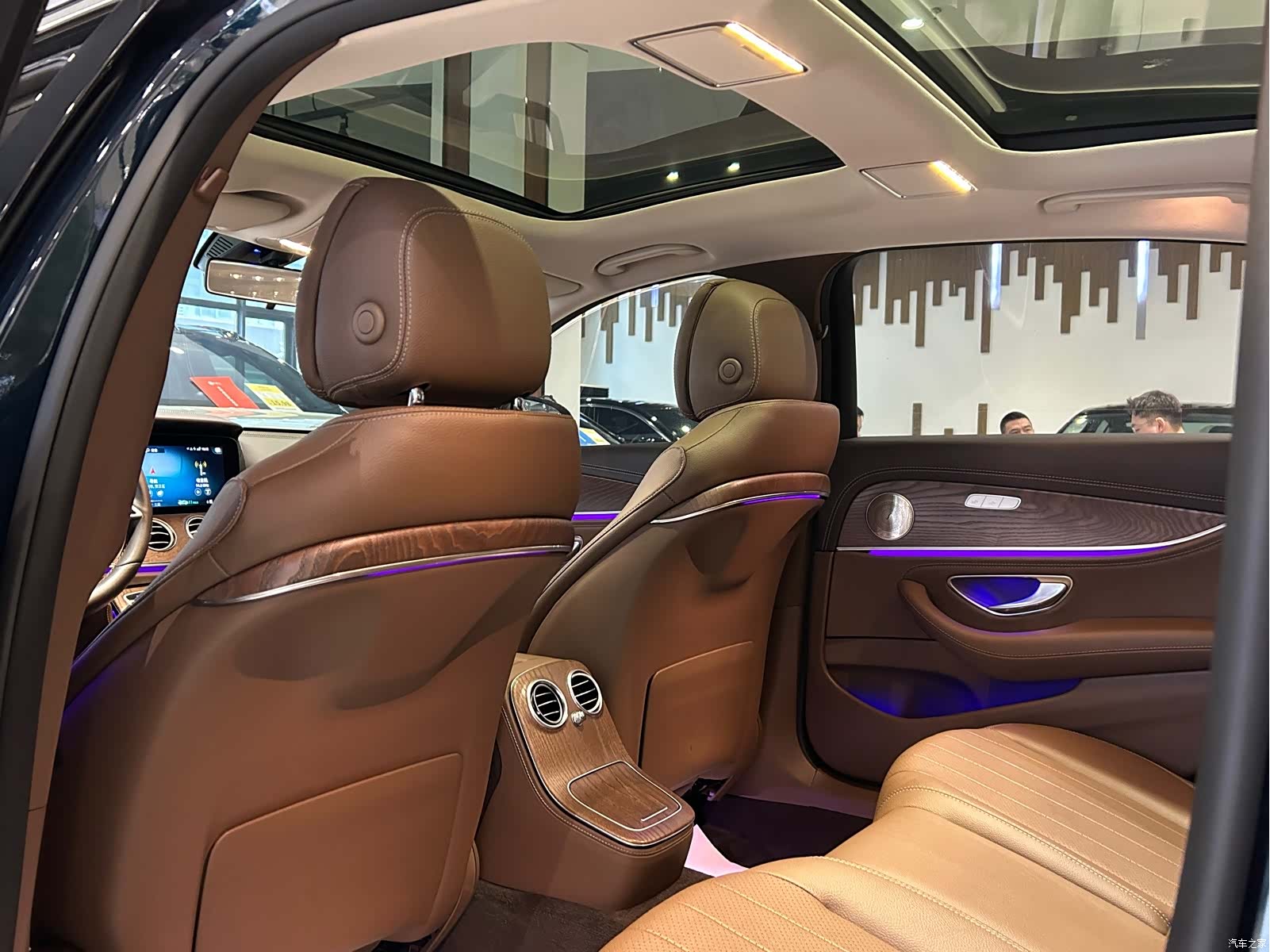 Mercedes-Benz E-Class, 2024 18