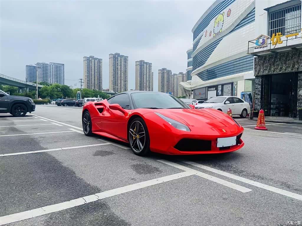 Ferrari 488, 2017 3