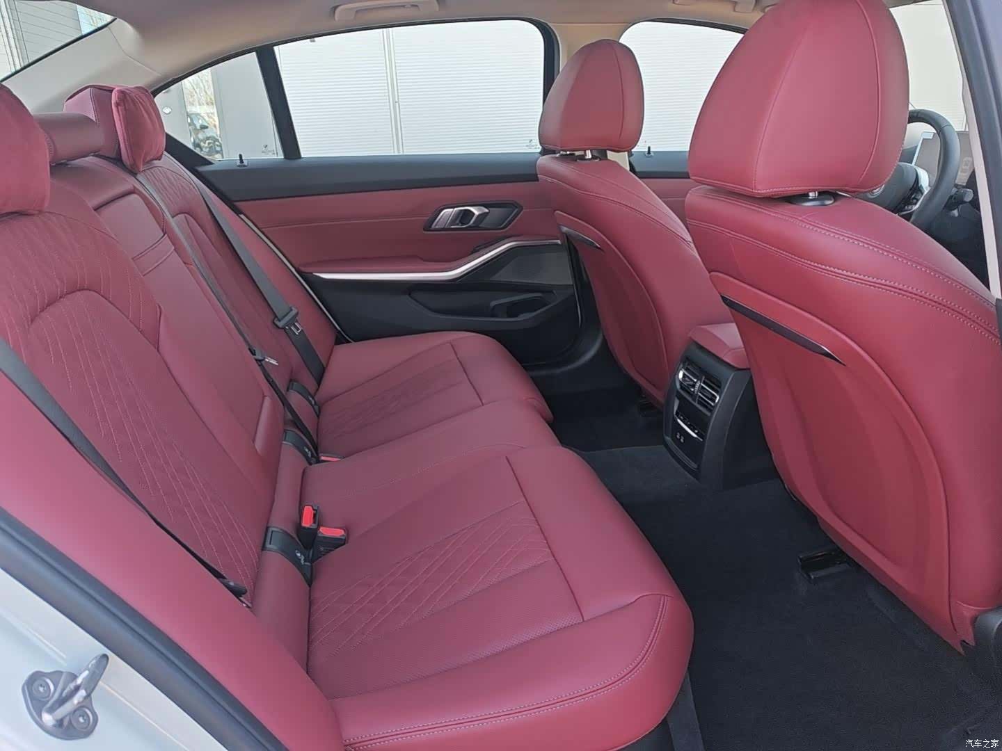 BMW 3 Series, 2025 7