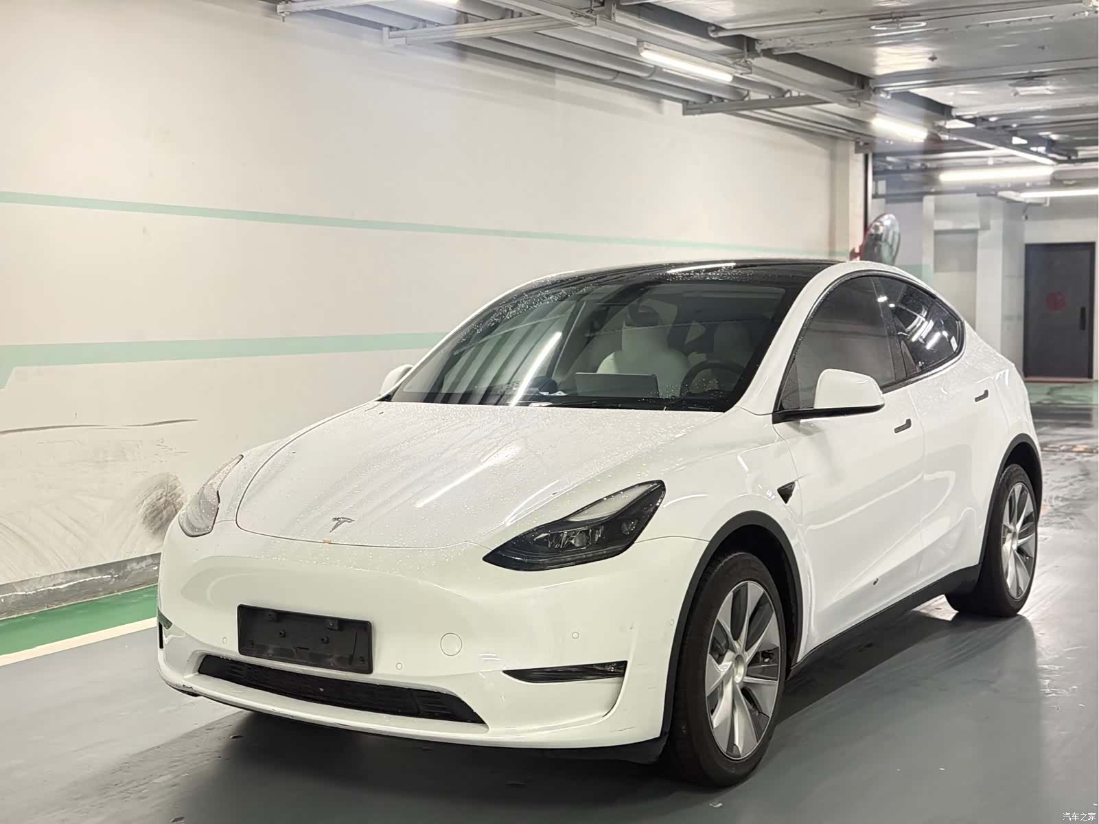 Tesla Model Y, 2023 1