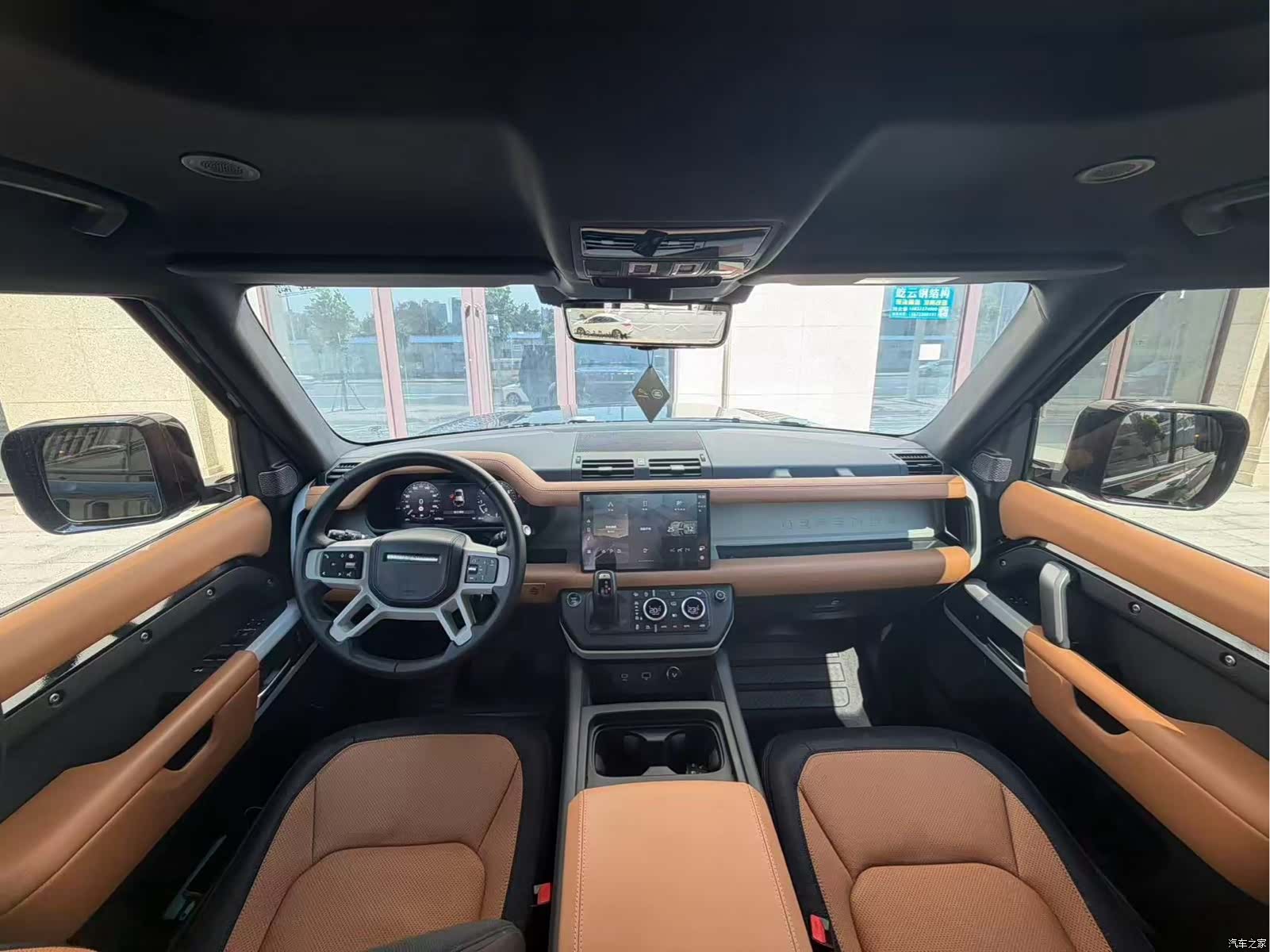 Land Rover Defender, 2024 12