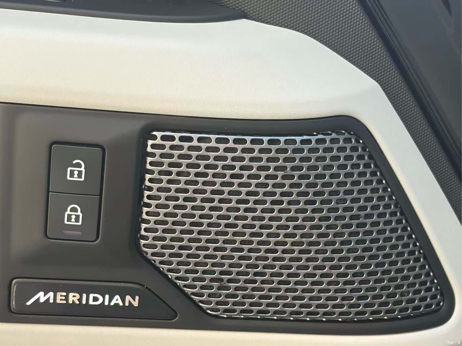 Land Rover Defender, 2024 7