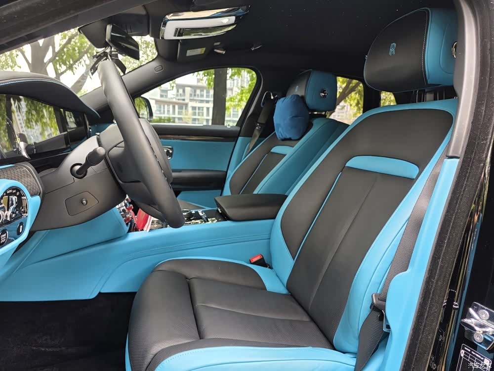 Rolls-Royce Ghost, 2023 все фото