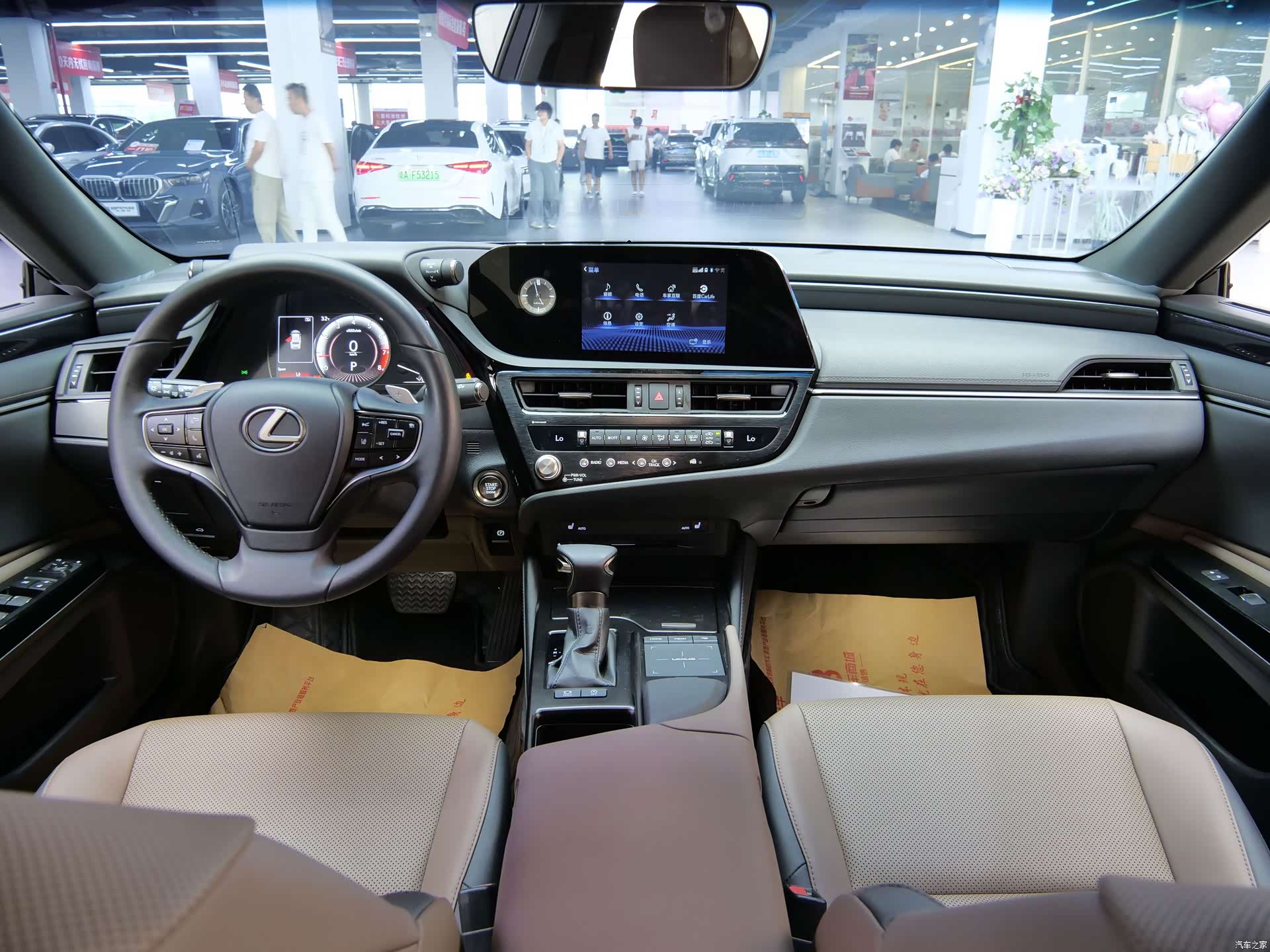 Lexus ES, 2022 14
