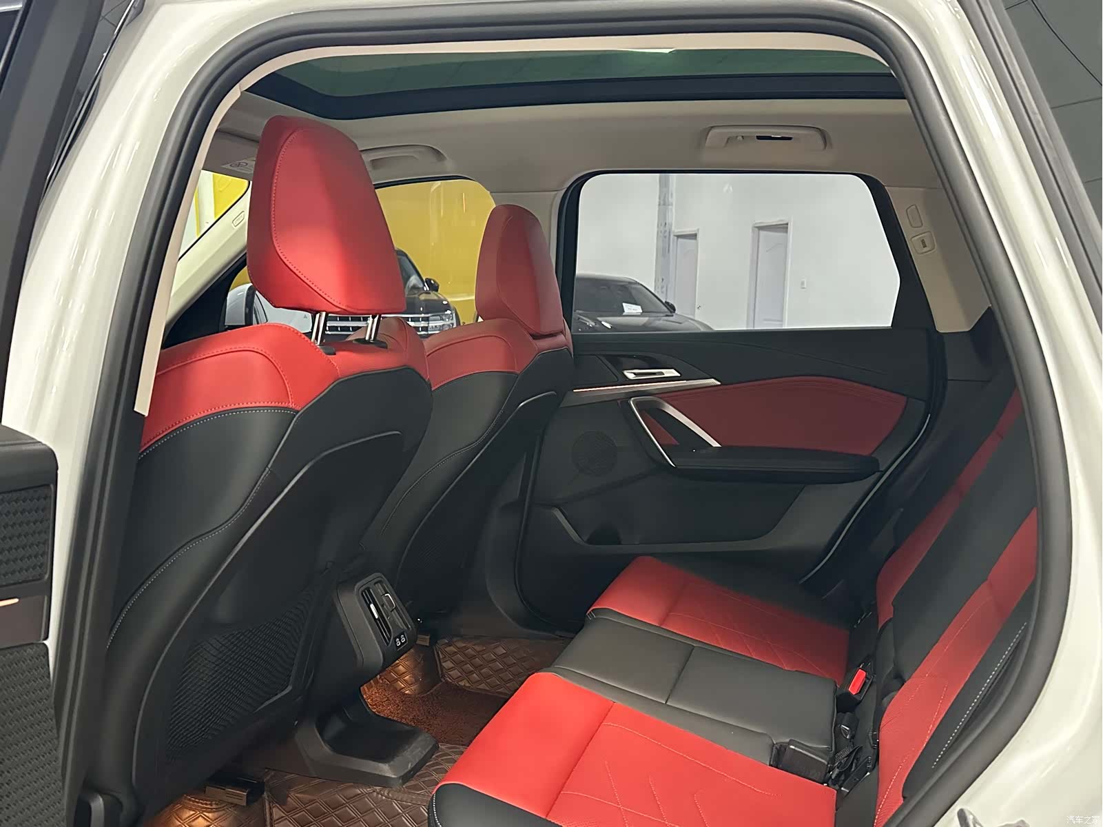 BMW X1, 2024 все фото