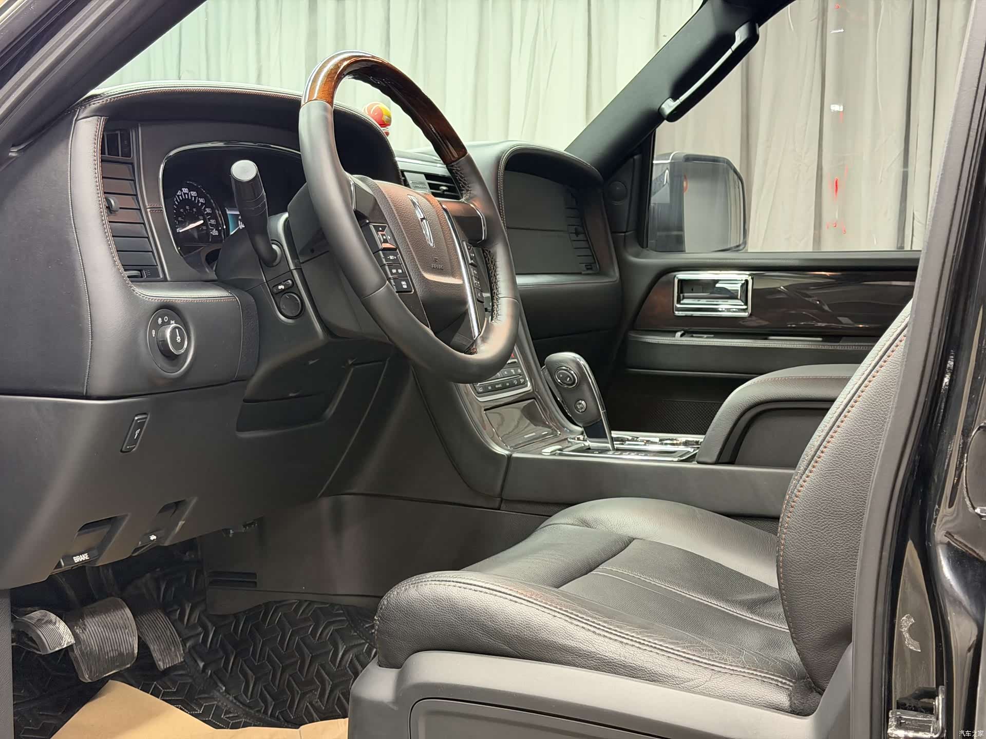 Lincoln Navigator, 2017 4