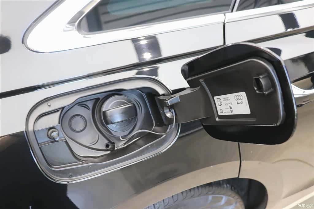 Audi A8L, 2022 30