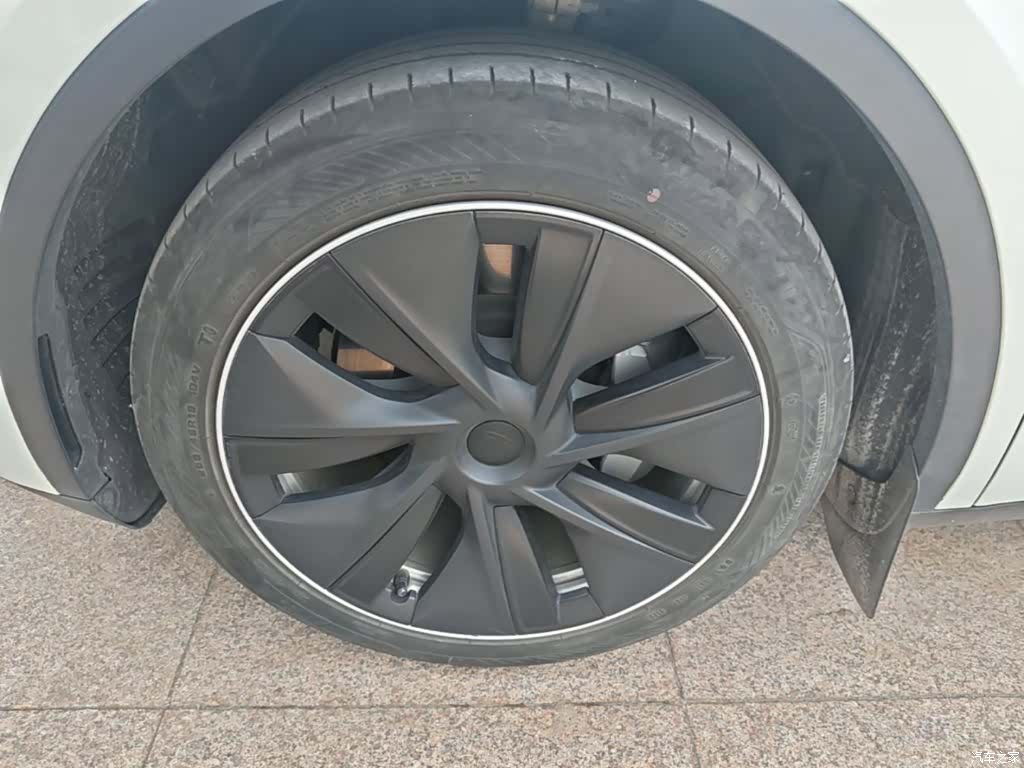Tesla Model Y, 2023 23