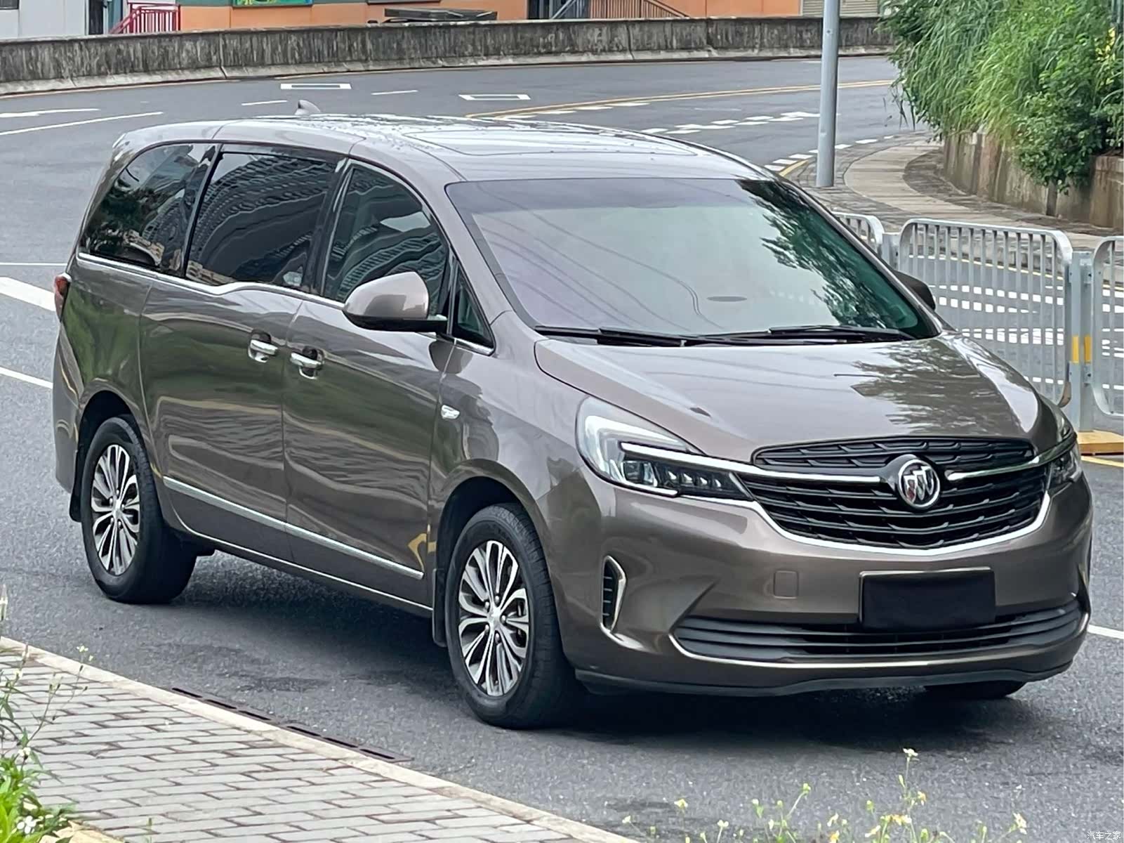 Buick GL8, 2021 3